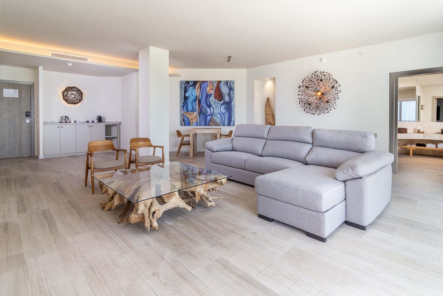 Zahara Beach & Spa By Qhotels - Adults Recommended Zahara de los Atunes Cameră foto Interior of a suite at the hotel